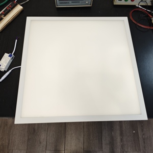 Panneau lumineux LED <span class=keywords><strong>carré</strong></span> à faible éblouissement 60x60cm 40w Panneau lumineux LED encastré pour plafond pour bureau cuisine <span class=keywords><strong>salle</strong></span> <span class=keywords><strong>de</strong></span> <span class=keywords><strong>bain</strong></span> - Product Image 1