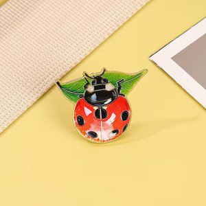 Pin de solapa de metal esmaltado con diseño de mariquita de siete puntos y hoja, estilo moderno y lindo, insignia de insecto - Product Image 4