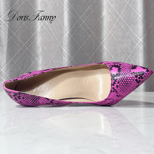 Chaussures à talons hauts sexy Doris Fanny pour femme, escarpins violets imprimé serpent à enfiler pour l'automne et la saison des fêtes - Product Image 4