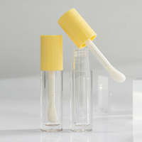 Tubes de rouge à lèvres vides en plastique transparent de 4,5 ml, personnalisables OEM/ODM, avec bouchon à vis, options d'impression couleur personnalisées, usine du Guangdong