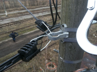Pince de suspension en U en acier galvanisé avec boulons pour équipements de ligne aérienne de fibre optique et de télécommunications