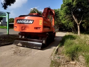 Excavatrice sur pneus d'occasion Doosan DH210 21T, d'origine coréenne, certifiée CE, faible consommation, avec accessoire tarière, moteur Doosan - Product Image 4