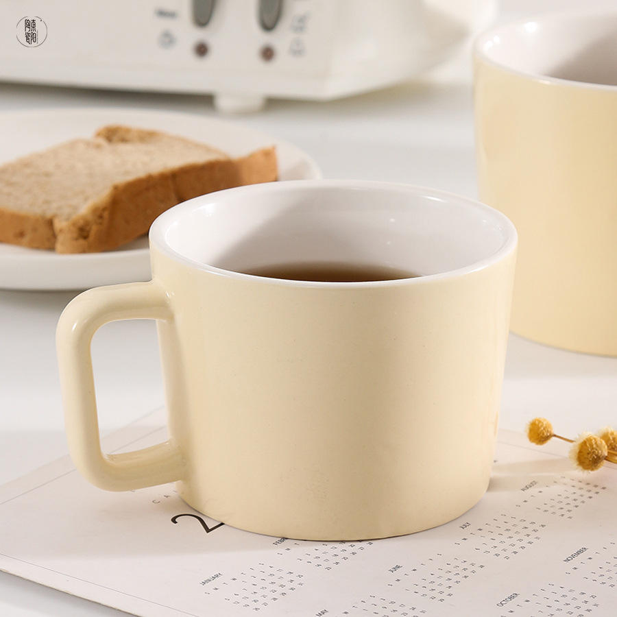 สีเหลืองอ่อน