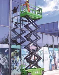 รถยกกรรไกรไฟฟ้าไฮดรอลิกแบบขับเคลื่อนด้วยตัวเอง ทนทาน ใช้งานง่าย 8 เมตร รับน้ำหนักได้ 230 กก. เหมาะสำหรับซูเปอร์มาร์เก็ตและการตกแต่งสำนักงาน - Product Image 2