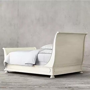 Lit traîneau en bois massif style campagne française, finition vieillie et patinée, tailles King et Queen, idéal pour villa, chambre principale ou chambre à coucher. - Product Image 3