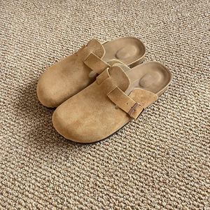 รองเท้า <span class=keywords><strong>Birkenstock</strong></span> ไซส์ใหญ่สำหรับผู้หญิง สไตล์ใหม่สำหรับฤดูใบไม้ผลิและฤดูใบไม้ร่วง น้ำหนักเบา พื้นยางกันลื่น พร้อมหัวเข็มขัด เหมาะสำหรับการค้าระหว่างประเทศ - Product Image 4