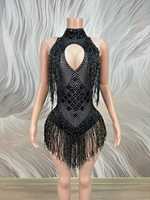 Combinaison de scène de luxe Ocstrade avec franges en strass noirs, découpes et maille, pour salsa et spectacle