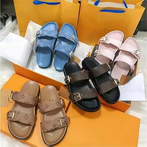 Chaussons en cuir de créateur de haute qualité, confortables et amortissants, tongs d'été tendance pour femmes, chaussures décontractées antidérapantes pour hommes - Product Image 1