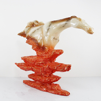 Statue de cheval au galop en marbre mandarine, finition artisanale en résine, ornement moderne pour salon
