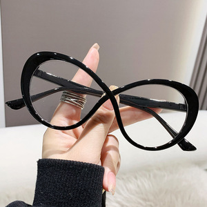 <span class=keywords><strong>Lunettes</strong></span> de mode personnalisées, design ovale croisé <span class=keywords><strong>et</strong></span> monture <span class=keywords><strong>anti</strong></span>-<span class=keywords><strong>lumière</strong></span> <span class=keywords><strong>bleue</strong></span> pour femmes, livraison rapide - Product Image 3