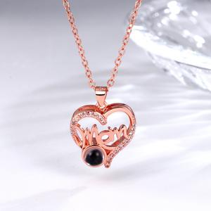 สร้อยคอรูปหัวใจสีทองสำหรับคุณแม่100<span class=keywords><strong>ภาษา</strong></span> 'I Love You' จี้ฉายตัวอักษรสำหรับงานแต่งงาน<span class=keywords><strong>ของ</strong></span>ขวัญวันแม่ - Product Image 6