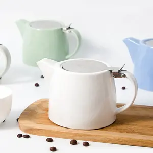 الأبيض البسيطة إبريق الشاي مع الفولاذ غطاء جدعة شكل شاي سيراميك وعاء غلاية مع مصفاة و المساعد على التحلل