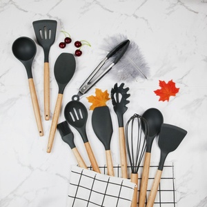Ensemble d'ustensiles de cuisine en silicone en gros, spatules et cuillères antiadhésives avec manches en bois - Product Image 6