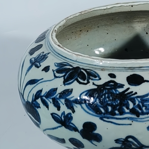 Vase sur pied en porcelaine bleue et blanche peint à la main avec motif de <span class=keywords><strong>canard</strong></span> mandarin et de lotus, écologique et durable pour la décoration de la maison - Product Image 5