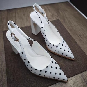 Sandales à talon bloc à pois style coréen, dos nu, bout fermé, avec bride arrière, élégantes, à bout pointu, talons hauts pour femmes - Product Image 2
