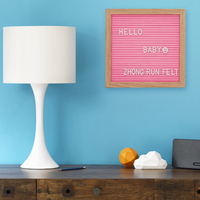 Planche à lettres en feutre. Couleur rose, panneau à lettres interchangeable, 10x10 pouces, comprend 340 lettres en plastique blanches et cadre en chêne, livraison gratuite