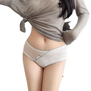 Женские шорты с отделкой из дерева - Product Image 1