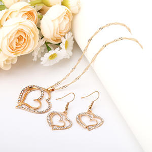 Conjunto de collar y aretes con forma de corazón y diamantes de imitación, joyería de moda para mujer, regalo para fiestas, conjunto de joyería de aleación de zinc y cristal. - Product Image 2