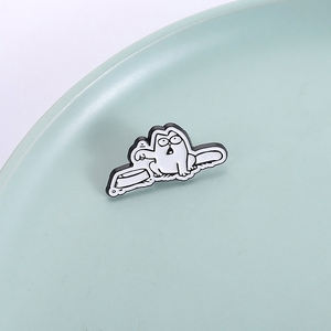 Divertido gato hambriento Feed ME esmalte Pin <span class=keywords><strong>Simon</strong></span> es gato dibujos animados humorístico gatito broche solapa mochila insignia joyería regalo para amigos - Product Image 1