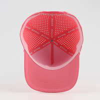 Gorra de Golf de 5 Paneles con Orificios de Ventilación, Impermeable, 100% Poliéster, Personalizada con Impresión de Goma en la Parte Delantera y Logotipo Bordado en la Parte Trasera