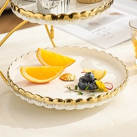 Support à gâteaux en céramique à trois niveaux, style européen, incrustations dorées, plateau de présentation de desserts pour le thé de l'après-midi, plateau à fruits