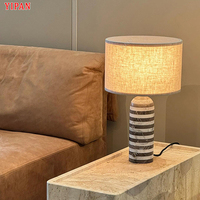 Lampe de table d'éclairage décorative exquise de luxe avec base en marbre pour salle de lecture ou chambre à coucher