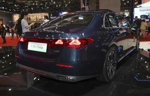 Auto Usado <span class=keywords><strong>Mercedes</strong></span> Benz <span class=keywords><strong>Clase</strong></span> <span class=keywords><strong>E</strong></span> Phev E350 <span class=keywords><strong>E</strong></span> L, Vehículo Híbrido <span class=keywords><strong>Enchufable</strong></span>, Sedán, Vehículo de Nueva Energía en China - Product Image 3