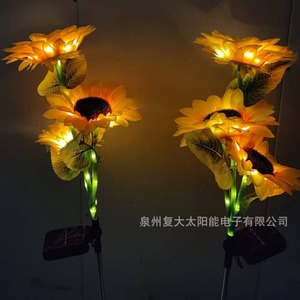 Lámpara Solar de Jardín con Forma de Girasol, 3 Cabezas, con Panel Solar, Resistente al Agua, Decoración para Exteriores - Product Image 1