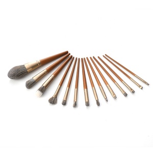 Ensemble de pinceaux de maquillage en bois massif avec finition laquée, 14 pièces, design couleur noyer, pour le maquillage correcteur, le blush et la poudre fixante - Product Image 1