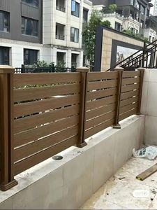 Clôture en <span class=keywords><strong>composite</strong></span> bois-plastique pour cour extérieure, garde-corps de terrasse anti-corrosion avec cadre en alliage d'aluminium - Product Image 6