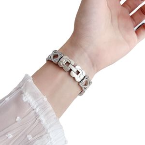 Nouveau <span class=keywords><strong>bracelet</strong></span> en métal brillant pour <span class=keywords><strong>Apple</strong></span> <span class=keywords><strong>Watch</strong></span> Band <span class=keywords><strong>SE</strong></span> 6, <span class=keywords><strong>bracelet</strong></span> de remplacement de luxe pour femmes avec diamants pour IWatch 5 4 3 49 mm 44 mm 38 mm - Product Image 6