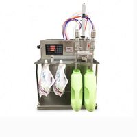Machine de remplissage, de bouchage et d'emballage semi-automatique pour sachets à bec verseur, doypacks et autres emballages souples, avec têtes de remplissage personnalisables, pour liquides et eau potable