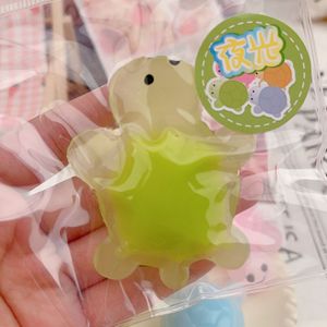 Jouet créatif en TPR en forme de petite tortue lumineuse de 8 cm, texture rebondissante, anti-stress, cadeau pour enfants et adultes de 5 à 7 ans - Product Image 3