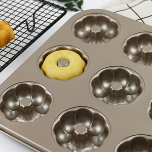 9-Cavity Flower-Shaped Donut Mold Non-Stick Baking Pan For Cake And Small Bread Home Use - Product Image 2
