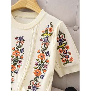 เสื้อสเวตเตอร์แขนสั้นปักลายดอกไม้สีแอพริคอตสำหรับผู้หญิง - Product Image 4