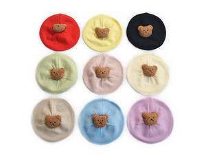 Bonnet personnalisé en tricot doux avec décoration ours en peluche, couleur unie, mignon, tendance, chaud et extensible pour enfants, style bonnet ajusté - Product Image 6