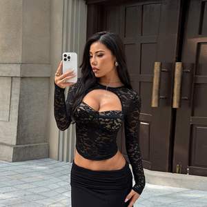 VOIKERDR เสื้อครอปแขนยาวลูกไม้สำหรับผู้หญิง เสื้อพูลโอเวอร์แบบโปร่งบาง ผ้าสแปนเด็กซ์โพลีเอสเตอร์เนื้อนุ่ม เสื้อถักทันสมัย - Product Image 1