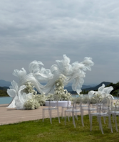 Installation artistique géante en organza de soie, décoration de toile de fond de mariage en organza de soie, fleur géante pour toile de fond de mariage