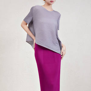 Camiseta Miyake de Alta Calidad, Transpirable, Holgada, Plisada, para Mujer, Manga Corta, Verano, Delgada, Color Sólido, Informal, Estilo Irregular - Product Image 2