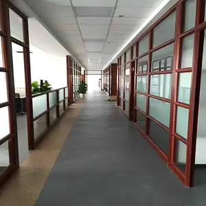 Desain Modern kualitas tinggi disesuaikan kaca partisi kantor kaca pembagi partisi dinding partisi kaca dekoratif