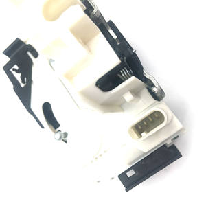 Cerradura de Puerta Delantera Izquierda para Mercedes-Benz Sprinter 906, 9067202135 y 9067201435, Producto de Alta Calidad - Product Image 1