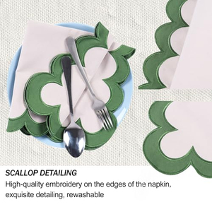 Serviette en lin à bords festonnés avec broderie délicate, offrant un style élégant pour un usage quotidien ou pour les célébrations. - Product Image 3