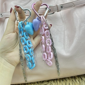 Porte-clés élégant en acier inoxydable haut de gamme avec pendentif chaîne en forme de cœur coloré et boucle en maille pour rouge à lèvres - Product Image 2