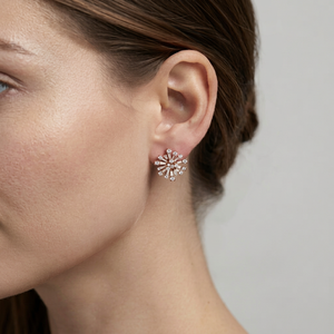 Pendientes de Diamantes Cultivados en Laboratorio en Oro Rosa, Diseño Floral, Joyería para Fiestas, Bodas y Compromisos - Product Image 1