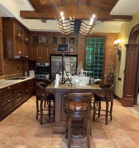 Armoires de cuisine traditionnelles de style américain, armoires de cuisine personnalisées, îlot, portes en verre, robinets, accessoires, solutions de salle à manger - Product Image 4