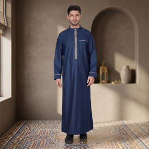 Túnica Árabe Premium Azul Marino para Hombre con Panel Frontal Bordado, Cuello Alto y Manga Larga, para Uso en Arabia Saudita, Emiratos Árabes Unidos y el Golfo - Product Image 3