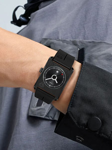 TOMI T022 新トレンドメンズクォーツ腕時計、スクエア型文字盤、高品質シリコンストラップ、防水、男性用カスタム腕時計 - Product Image 2