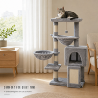 Arbre à chat multi-niveaux avec hamac, niche fermée et poteaux à gratter