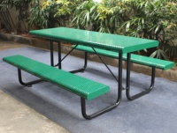 Table de pique-nique en acier pour usage commercial en extérieur avec deux bancs et trou pour parasol sur le plateau