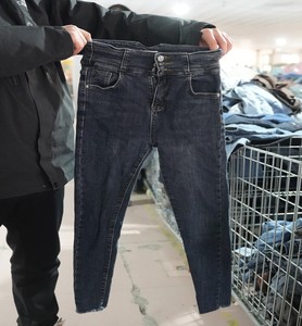 Pantalones Vaqueros Usados para Mujer a Precios Accesibles, Estilo Plazo <span class=keywords><strong>Vintage</strong></span> <span class=keywords><strong>de</strong></span> Pierna Ancha, Suministro al por Mayor para <span class=keywords><strong>Tiendas</strong></span> <span class=keywords><strong>de</strong></span> <span class=keywords><strong>Segunda</strong></span> <span class=keywords><strong>Mano</strong></span>, Ropa Usada para Mujer - Product Image 5